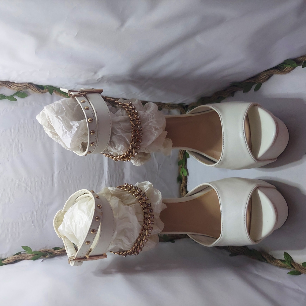 Chic White Heels with Ruffled Embellishment